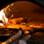 Pizza casera cocinada en horno