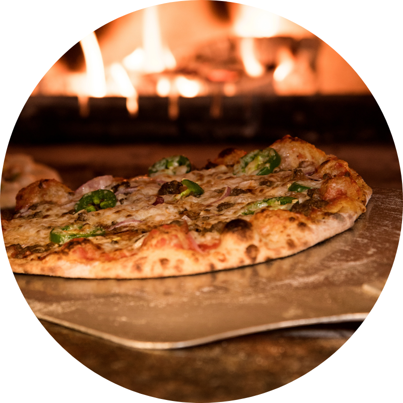 Pizza casera cocinada en horno