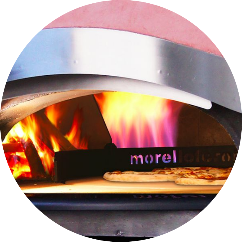 Pizza casera cocinada en horno