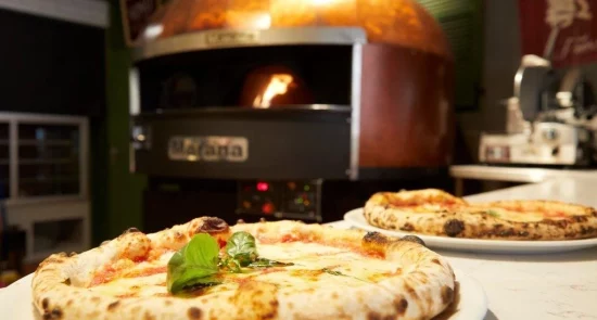 Francesco-s-newcastle-2-_93555d Pizza casera cocinada en horno